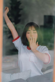 过来趴下